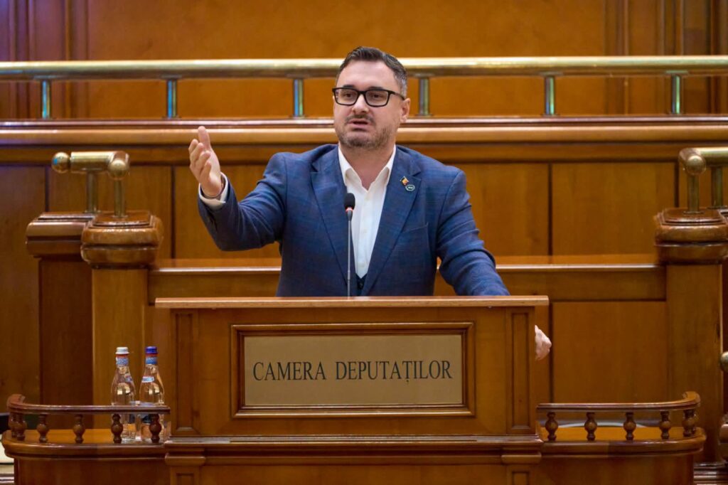 Deputatul AUR Dan Tanasă, audiat în dosarul privind incitarea la ură. I-a îndemnat pe români să refuze comenzile de mâncare livrate de muncitori străini