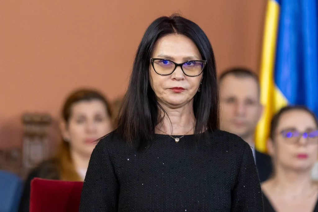 Judecătoarea Ionela Tudor, cunoscută pentru celebrul „m-a sunat Lia“, s-a întors în magistratură după doar 5 luni de pensie