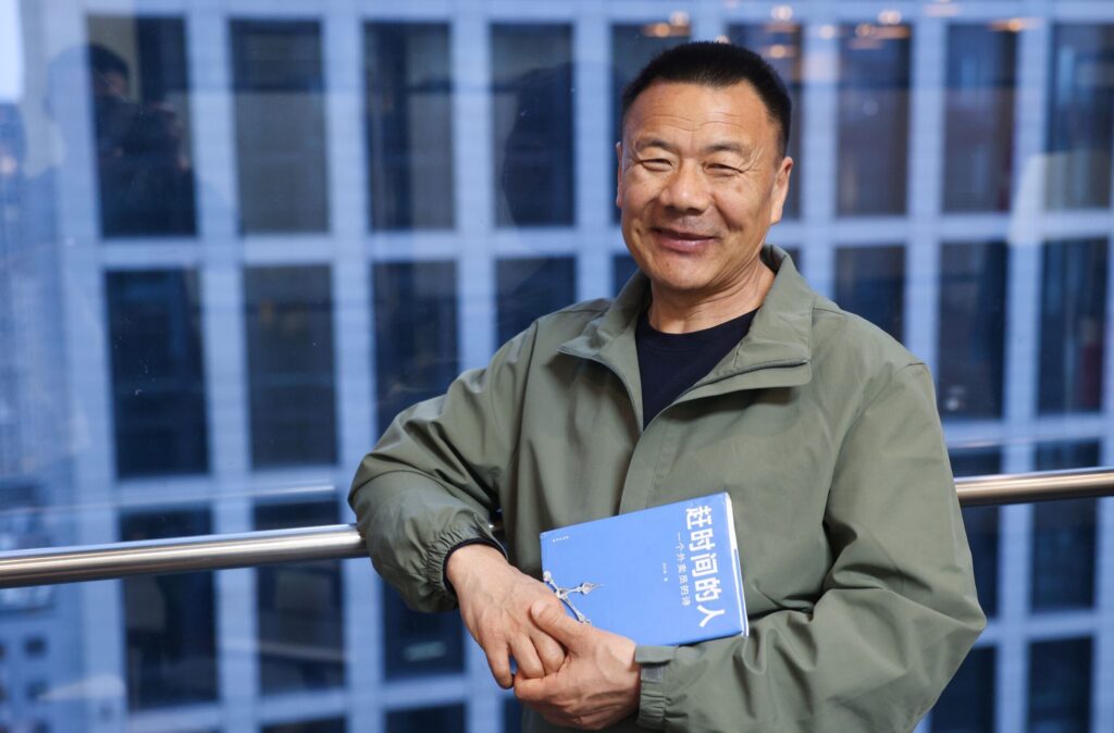 Un livrator de mâncare din China a câștigat un prestigios premiu literar pentru poezie