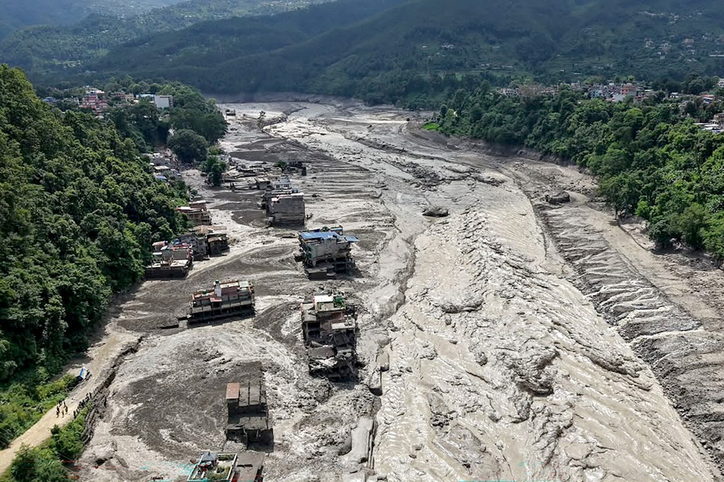 Inundații devastatoare la granița Nepalului cu Tibetul: aproape 400 de oameni sunt dați dispăruți