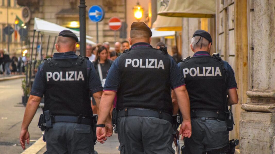 Moldoveni reținuți într-un jaf de 9 milioane de euro în Italia 