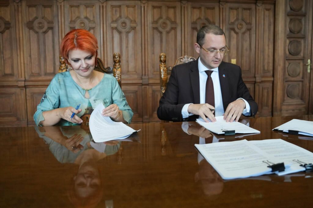 Primarul Craiovei, Olguța Vasilescu, a semnat contractul cu Electrica pentru noua centrală de cogenerare care va furniza căldura orașului