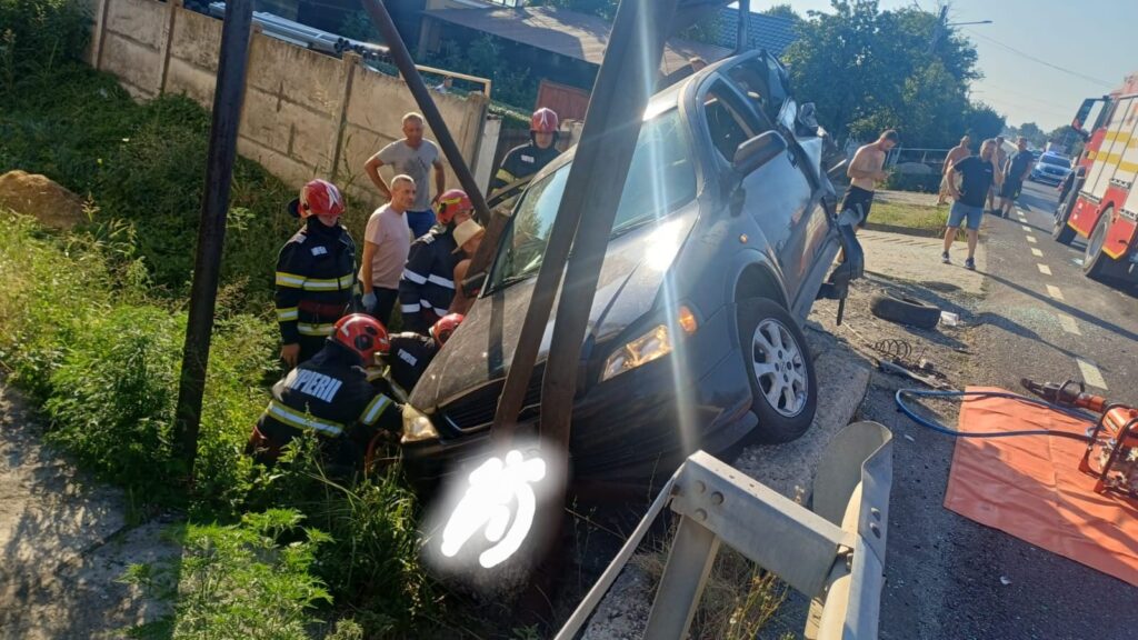 Accident în Brădești: trei persoane au fost rănite. Una dintre victime a rămas încarcerată
