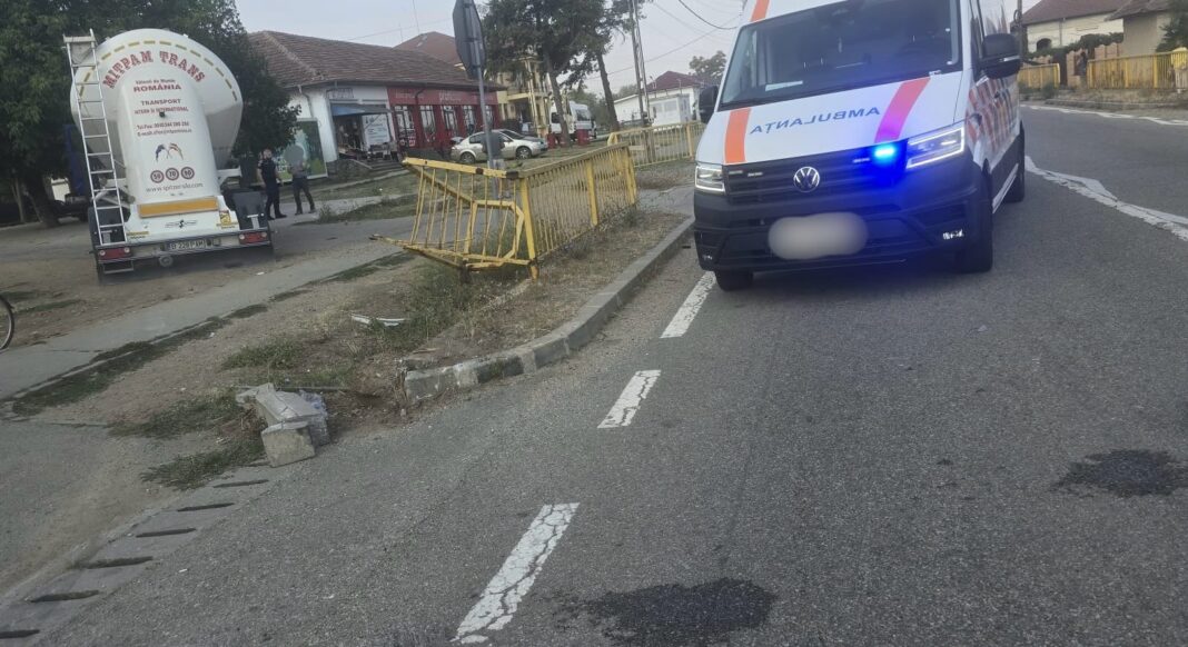 Biciclist rănit după ce ar fi fost acroșat de o autoutilitară, în Perișor