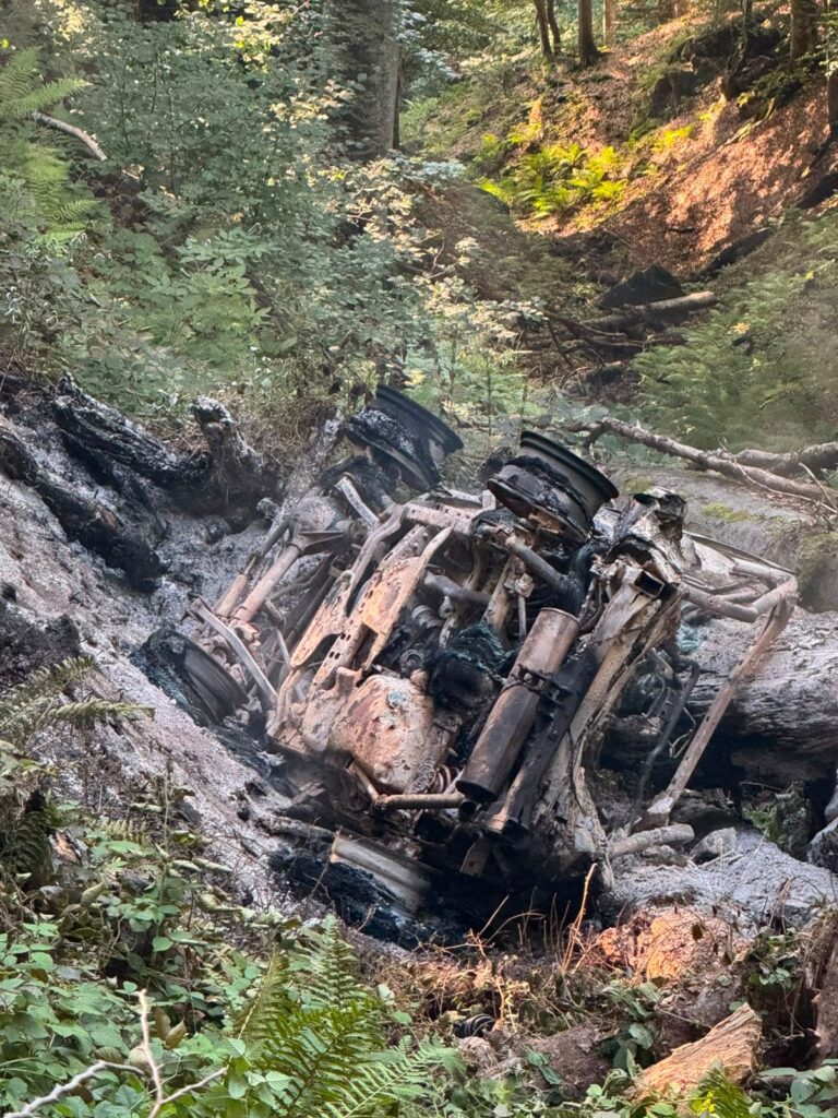 UPDATE: Accident grav în zona Buila-Vânturariţa: o persoană a murit după ce o mașină a căzut într-o prăpastie