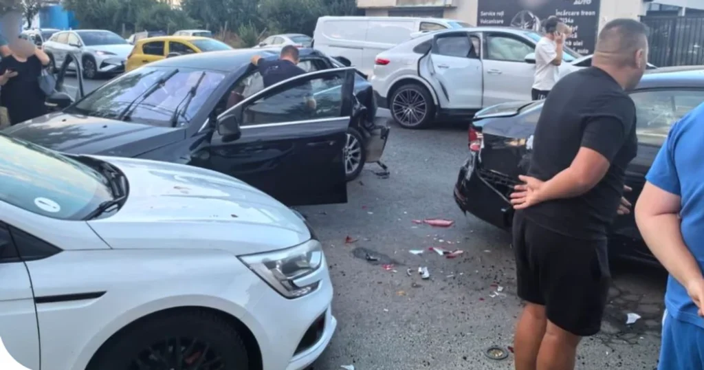 Patru răniți după ce un tânăr de 17 ani, fără permis și băut, s-a urcat la volan și a lovit cinci mașini