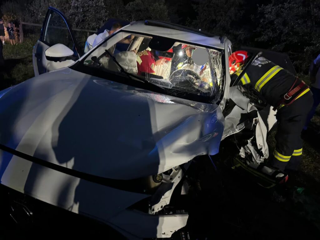 Patru răniți într-un accident în care au fost implicate două mașini
