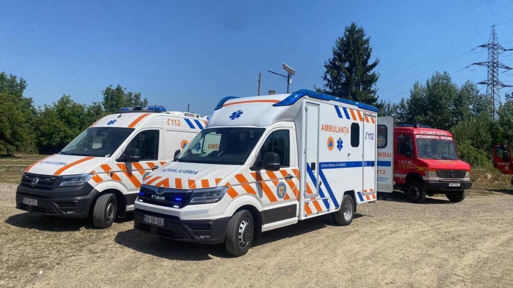 Doi muncitori au murit după ce au căzut într-un cămin pentru apă uzată adânc de 5 metri