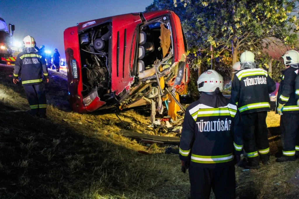 Șoferul autocarului polonez care s-a răsturnat în Ungaria, arestat preventiv. Este acuzat că a adormit la volan