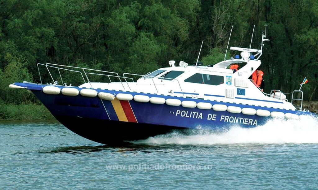 Mehedinţi: Cetățean sârb, salvat din Dunăre după ce a adormit și a căzut din barcă