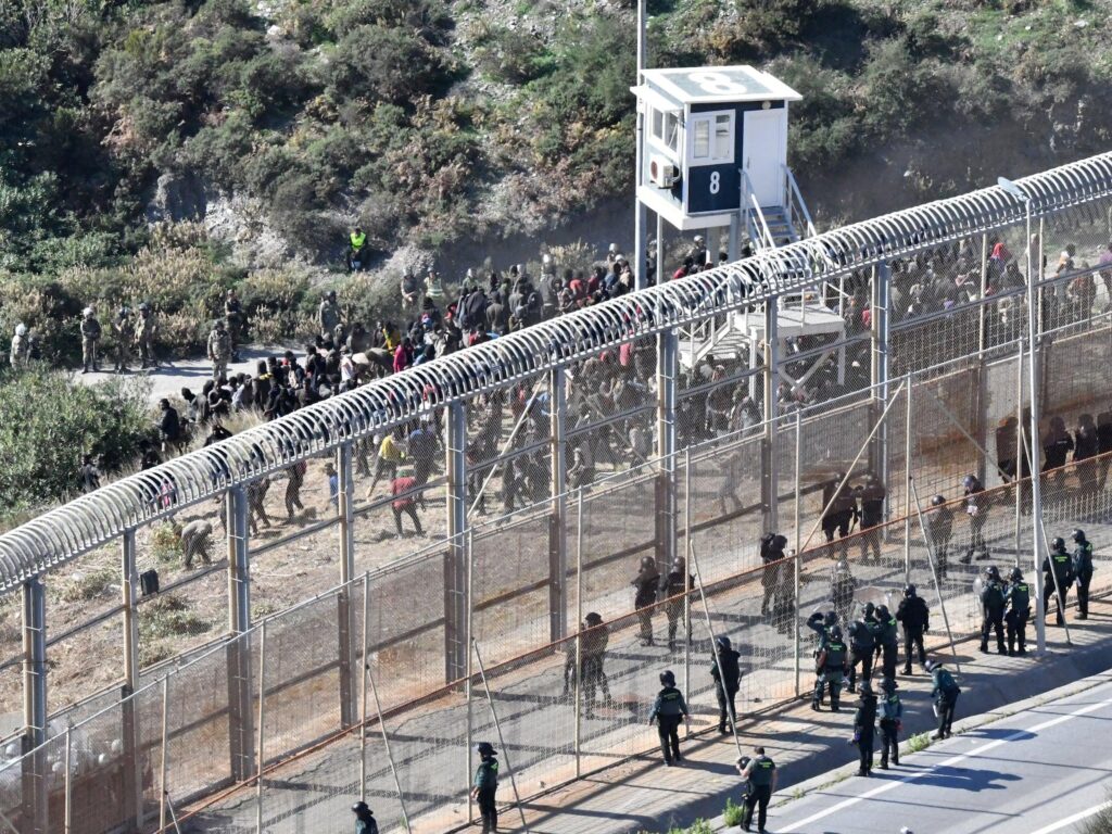 Criza din Ceuta: Oficial marocan spune că dezinformarea și rețelele de trafic au declanșat valul fără precedent