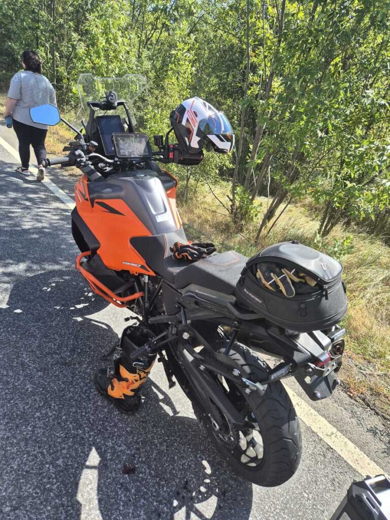 Coliziune dintre un autoturism şi 3 motociclete, pe DN 7