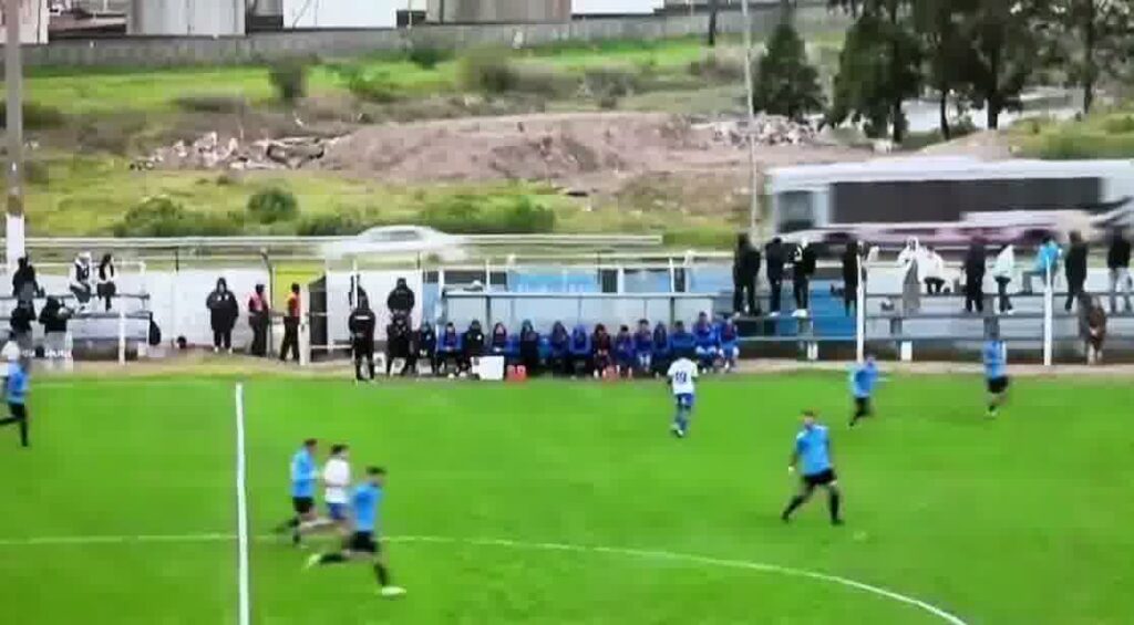 (VIDEO) Un meci de fotbal a provocat un accident rutier
