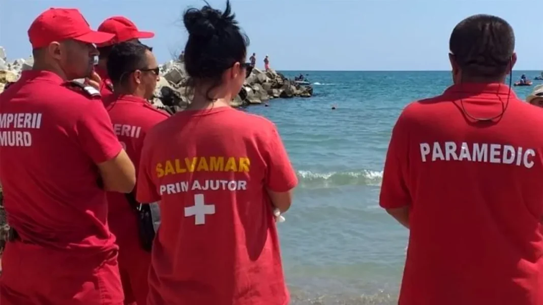 Un bărbat s-a înecat la Eforie Nord după ce salvamarii îl scoseseră de trei ori din mare