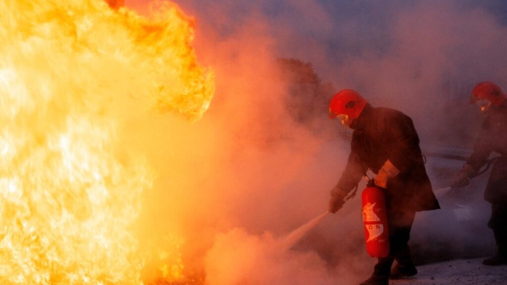 Incendiu la un autoturism, în Horezu