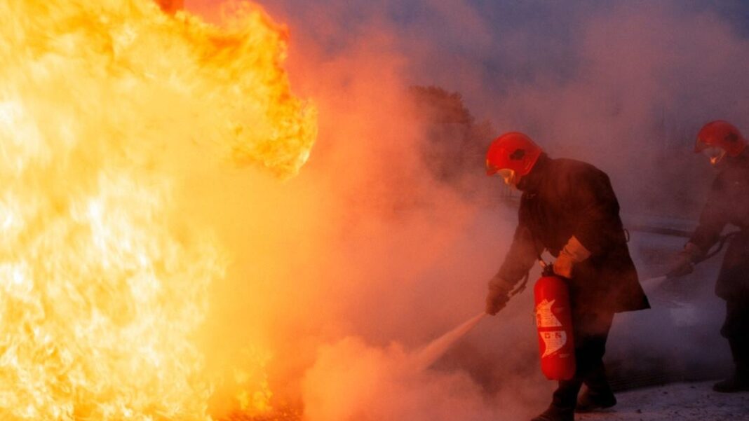 Incendiu la un autoturism, în Horezu