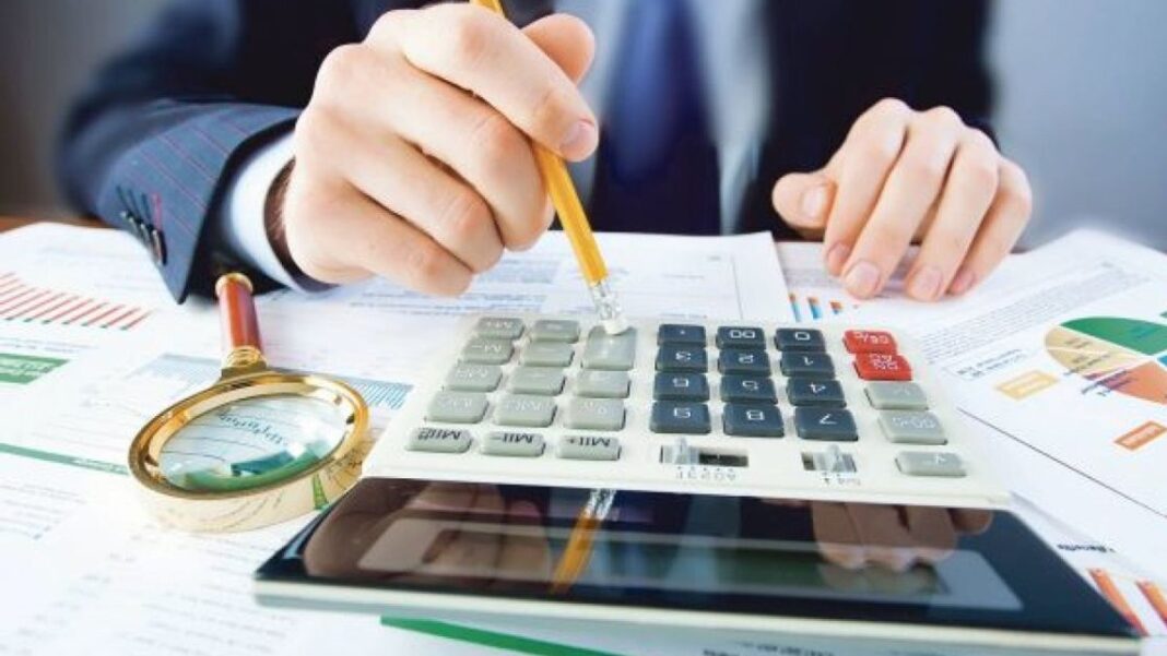 Deficitul bugetar a scăzut cu 28,36 miliarde de lei faţă de 2025 şi a coborât la 2,34% din PIB