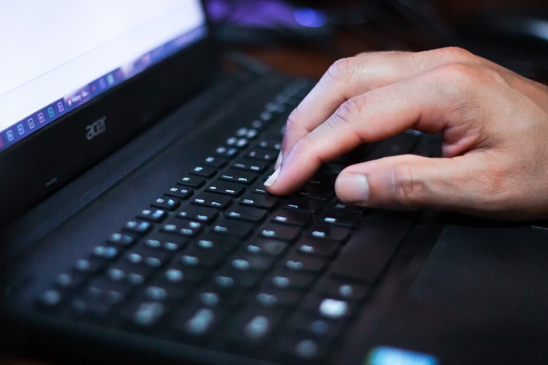 România, pe ultimul loc în UE la competențe digitale. Doar 31,84% dintre români au abilități de bază sau peste nivelul de bază