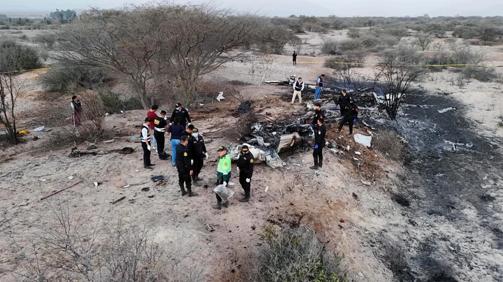 Un avion turistic cu 13 persoane s-a prăbușit la situl liniilor Nazca din Peru