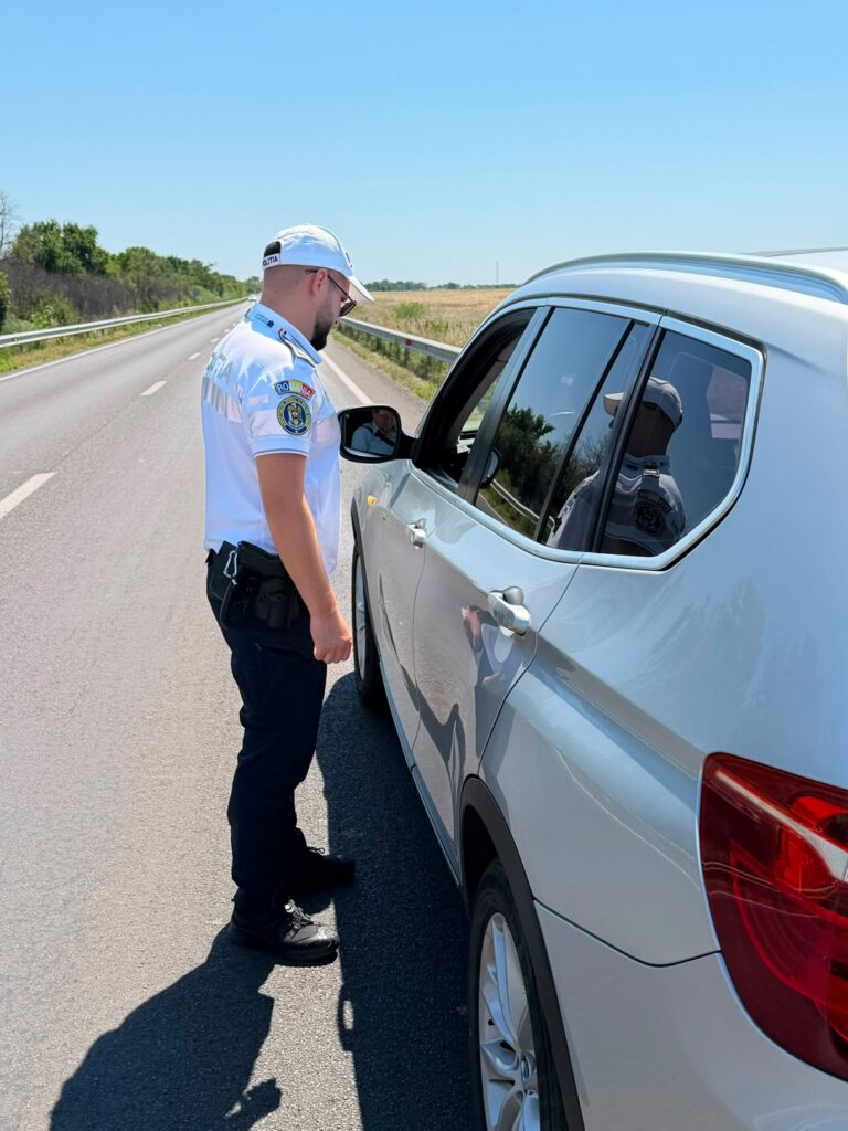 Polițiștii doljeni au dat azi 60 de amenzi și au reținut 17 permise