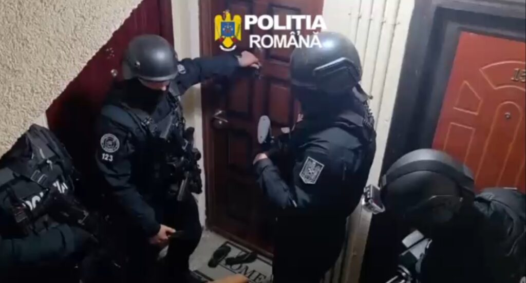 Mehedinți: Percheziții într-un dosar de înșelăciune și fals în înscrisuri sub semnătură privată