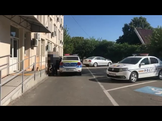 Adolescent de 16 ani, reținut după ce ar fi furat un autoturism și l-ar fi condus fără permis
