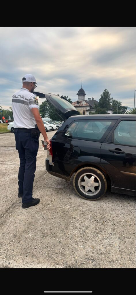 Vâlcea: Șofer amendat și lăsat 6 luni fără permis pentru transport neautorizat de persoane