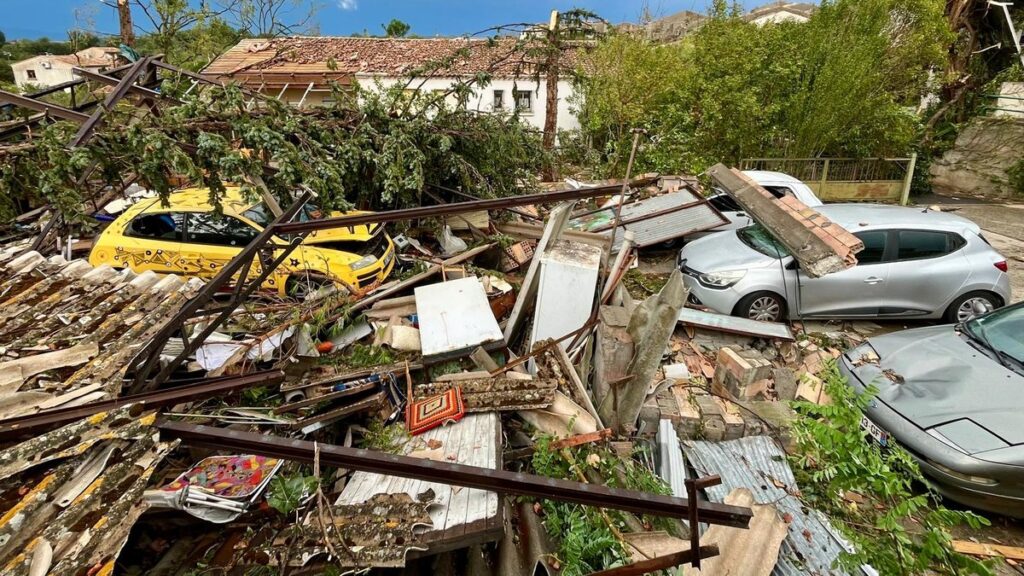41 de răniţi şi 300 de locuinţe afectate în urma unei tornade, în Franța