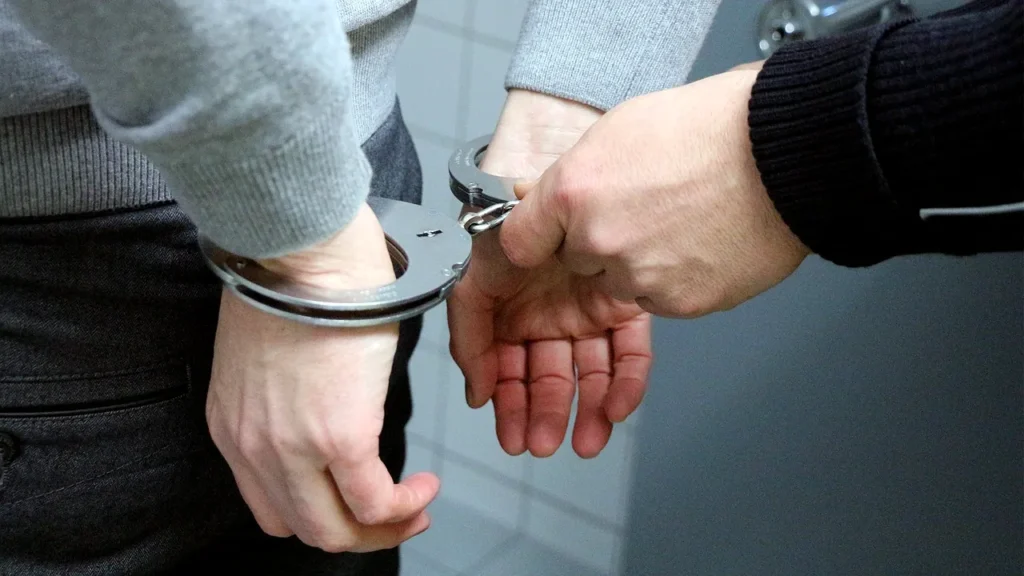 Trei persoane din Brastavățu, reținute după un scandal în toiul nopții
