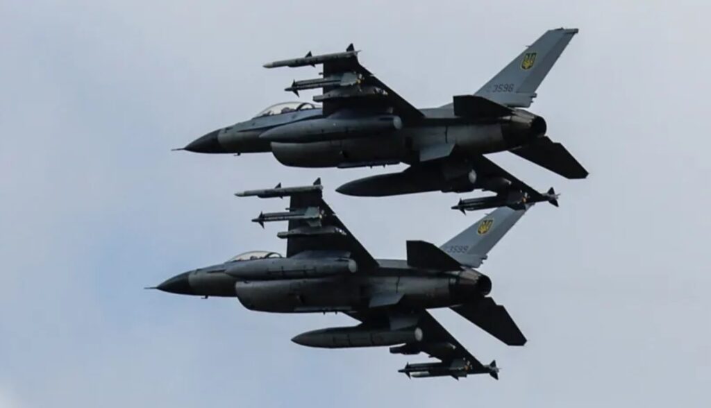 MApN: Grup de drone detectat în apropierea graniței cu România. Două aeronave F-16, ridicate de la sol