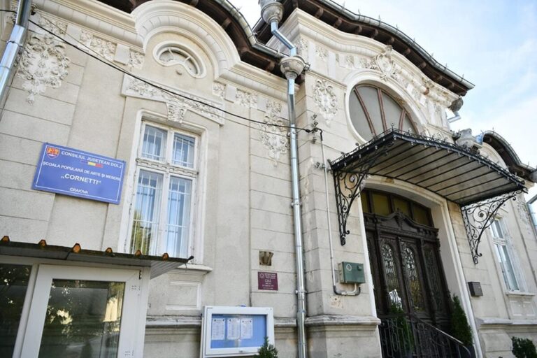 Picturi vechi de aproximativ 100 de ani, descoperite în timpul renovării Școlii Populare de Arte „Cornetti” din Craiova
