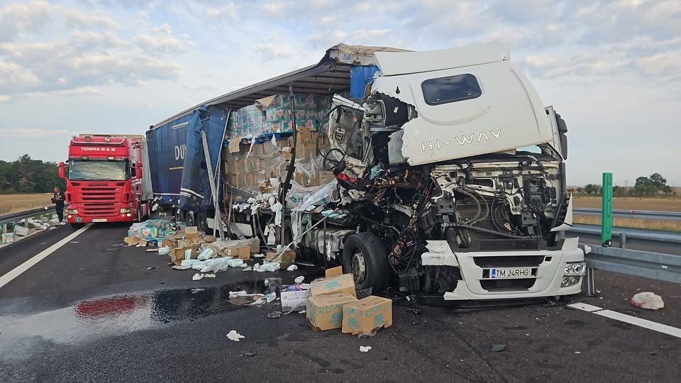 Accident cu două autotrenuri pe DEx12. Circulația închisă temporar între Albota și A1, pe sensul Craiova–Pitești - GAZETA de SUD