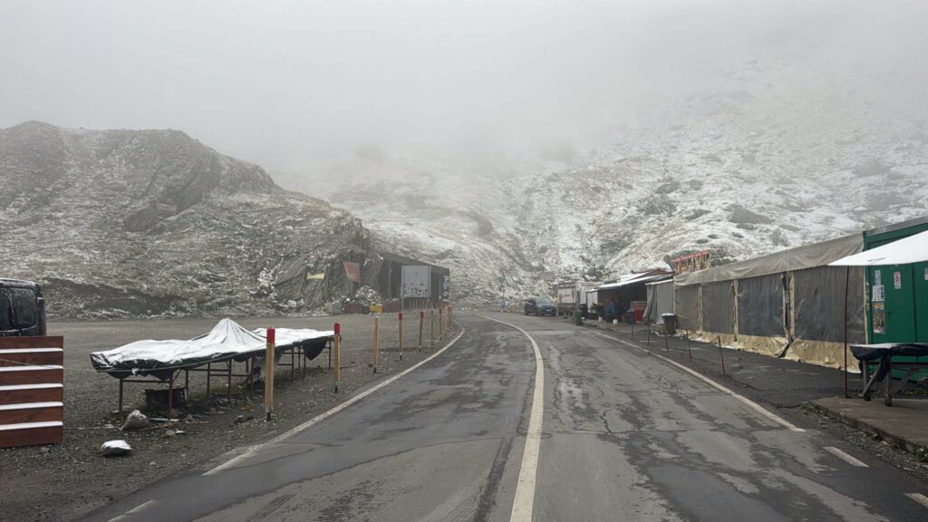 Prima ninsoare pe Transfăgărășan din acest sezon