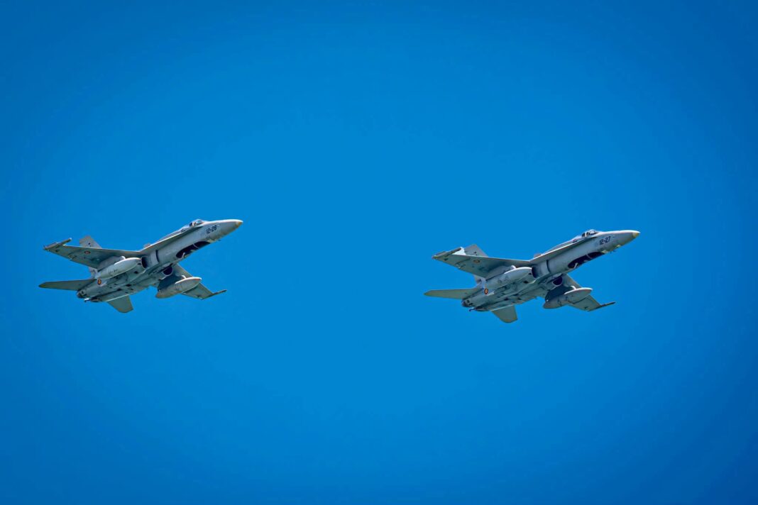 Două aeronave F-18 ale Forţelor Aeriene şi Spaţiale Spaniole au decolat pentru monitorizarea situaţiei