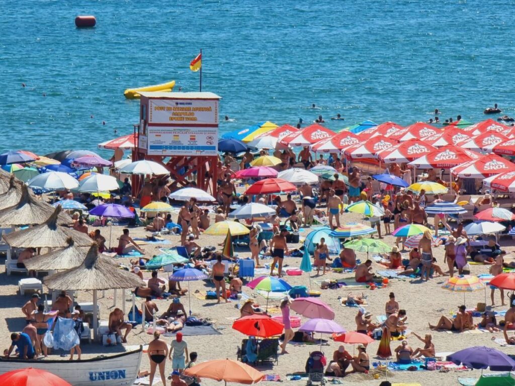 Doi turiști, soț și soție, la un pas să se înece la Eforie
