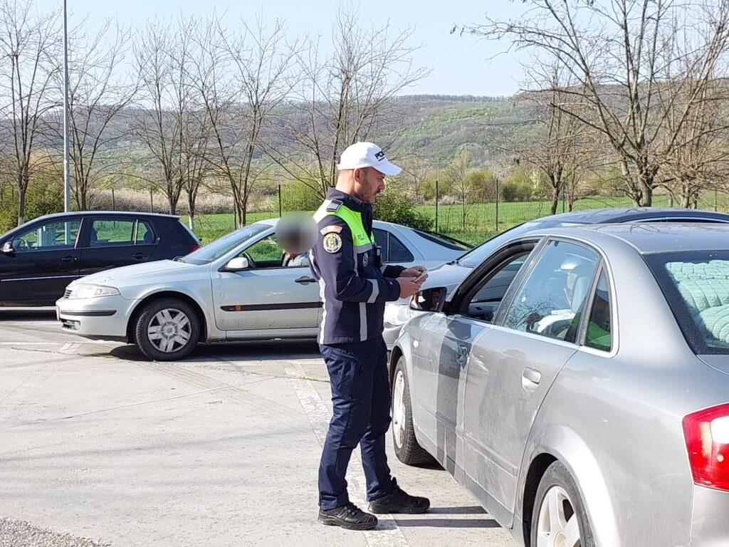Peste 100.000 de lei în amenzi, după acțiunile polițiștilor mehedințeni din weekend. 30 de șoferi au rămas fără permis