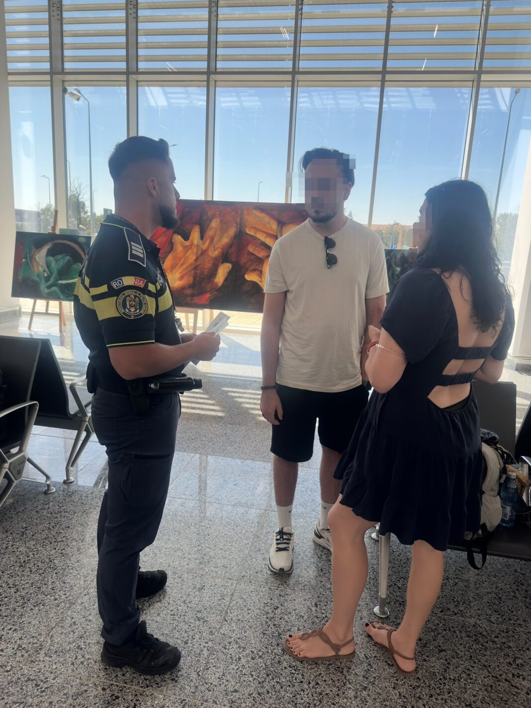 Acțiune preventivă antidrog pe Aeroportul Internațional Craiova. Polițiștii au discutat cu pasagerii
