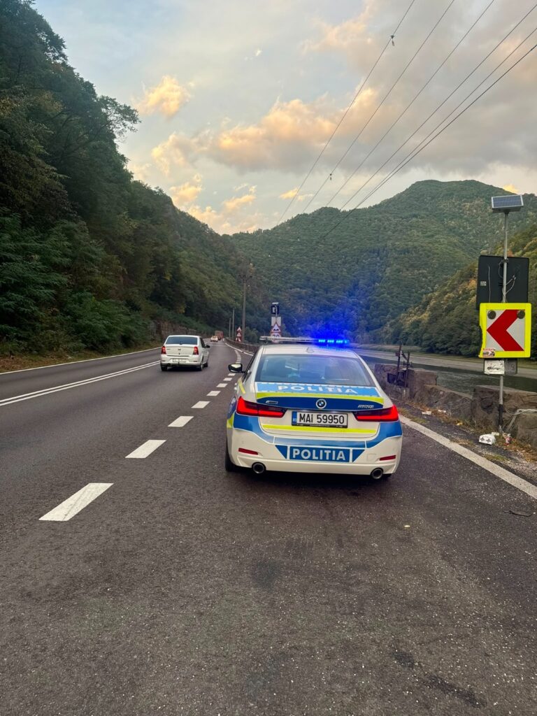 Acțiuni ale polițiștilor rutieri în Vâlcea: 370 de amenzi și 39 de permise reținute