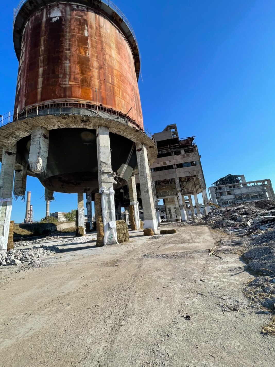 Detonări controlate la fosta Uzina de Sodă Govora