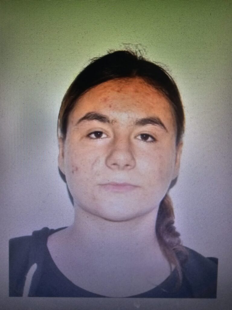 O fată de 15 ani din Drobeta-Turnu Severin este căutată de polițiști