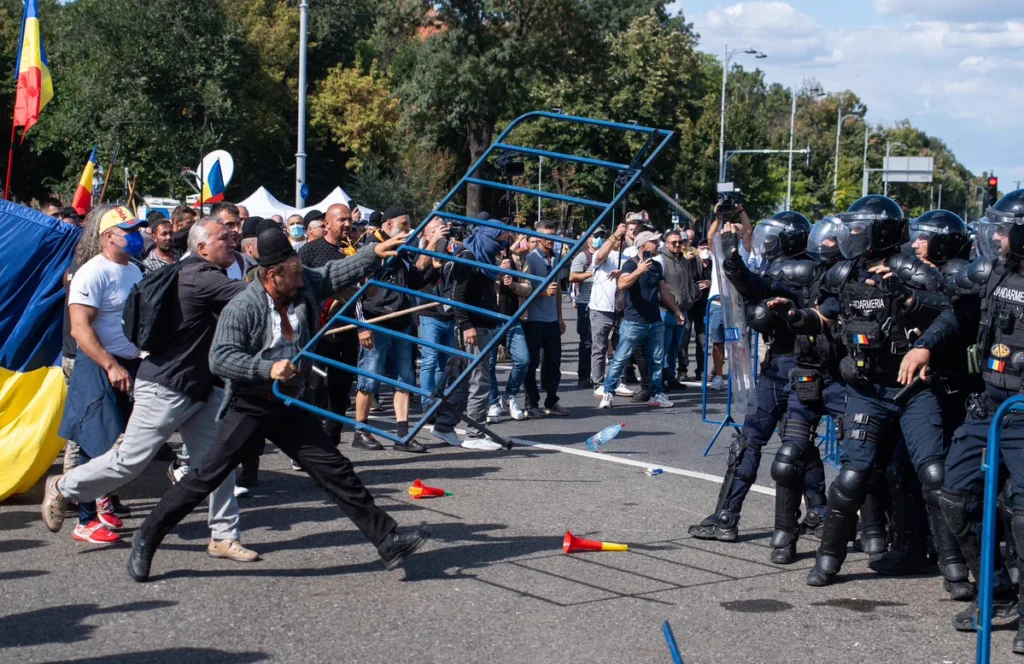Protestul violent din Piața Victoriei: încă patru persoane, arestate preventiv pentru 30 de zile