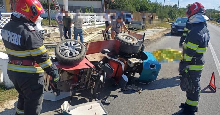 Un mort și doi răniți în urma coliziunii dintre un autoturism și un motocultor