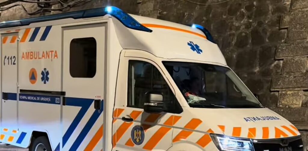 Persoanele care au atacat o ambulanță despre care credeau că răpește copii au fost trimise în judecată