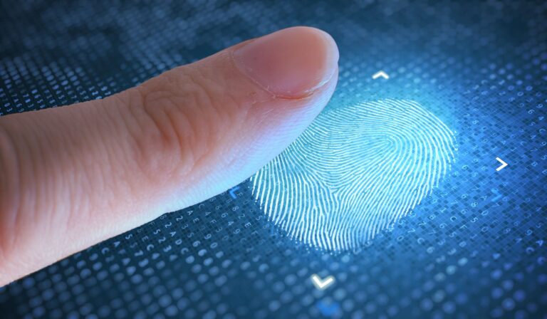 Lanț de cofetării, amendat pentru că a folosit pentru pontaj amprentele digitale ale angajaților
