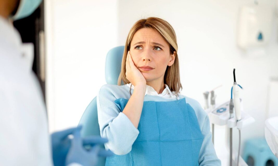 Durerea după implantul dentar: ce este normal și când trebuie să mergem la medic