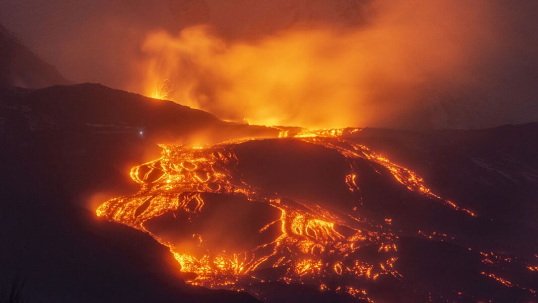 MAE: Atenționare de călătorie după o nouă erupție a vulcanului Etna