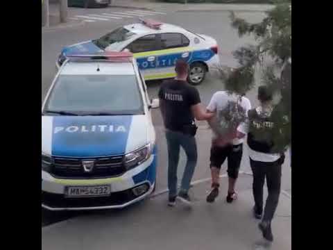 (VIDEO) Bărbat din Craiova, reținut după ce și-ar fi agresat soția și i-ar fi tăiat părul