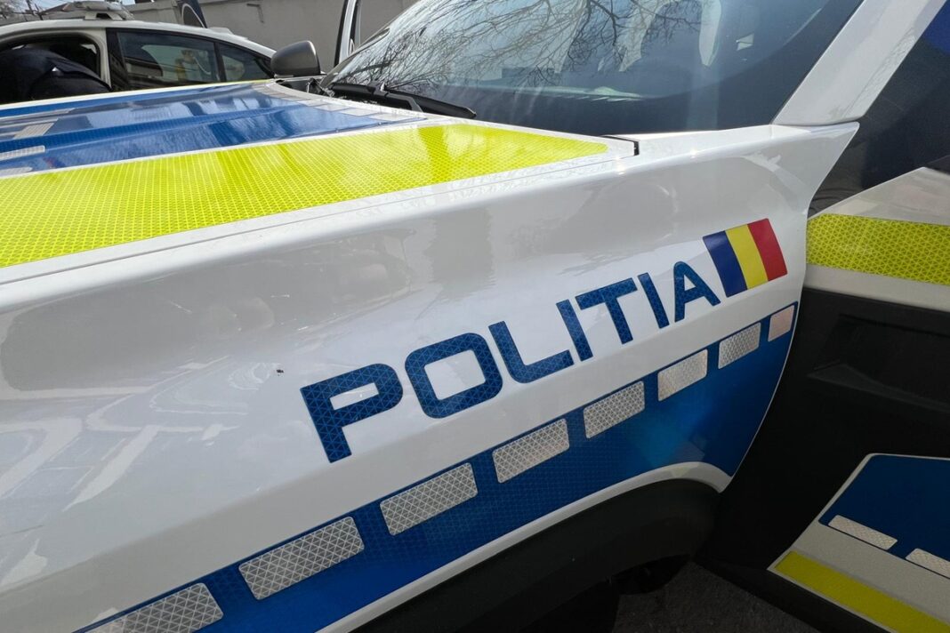 Bărbat rănit după ce nu a oprit la semnalul poliţiştilor şi a căzut cu motocicleta, care apoi a luat foc
