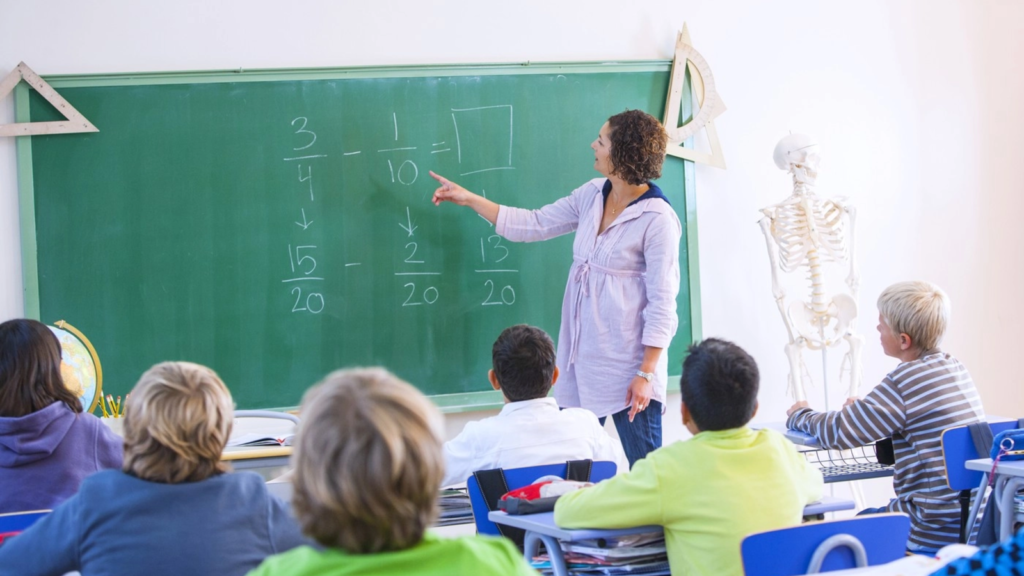 Criză de profesori în discipline-cheie, deși la titularizare sunt patru candidați pe loc. La ce materii sunt probleme