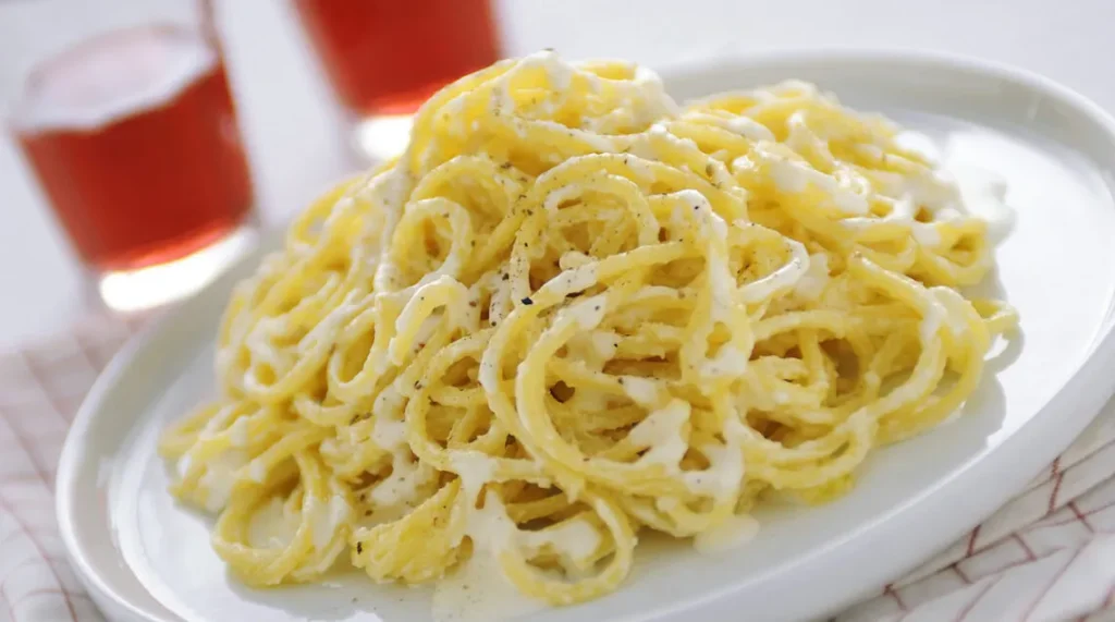 Paste fără sos la cantina unei școli din Italia, pentru elevii ai căror părinți nu au achitat masa